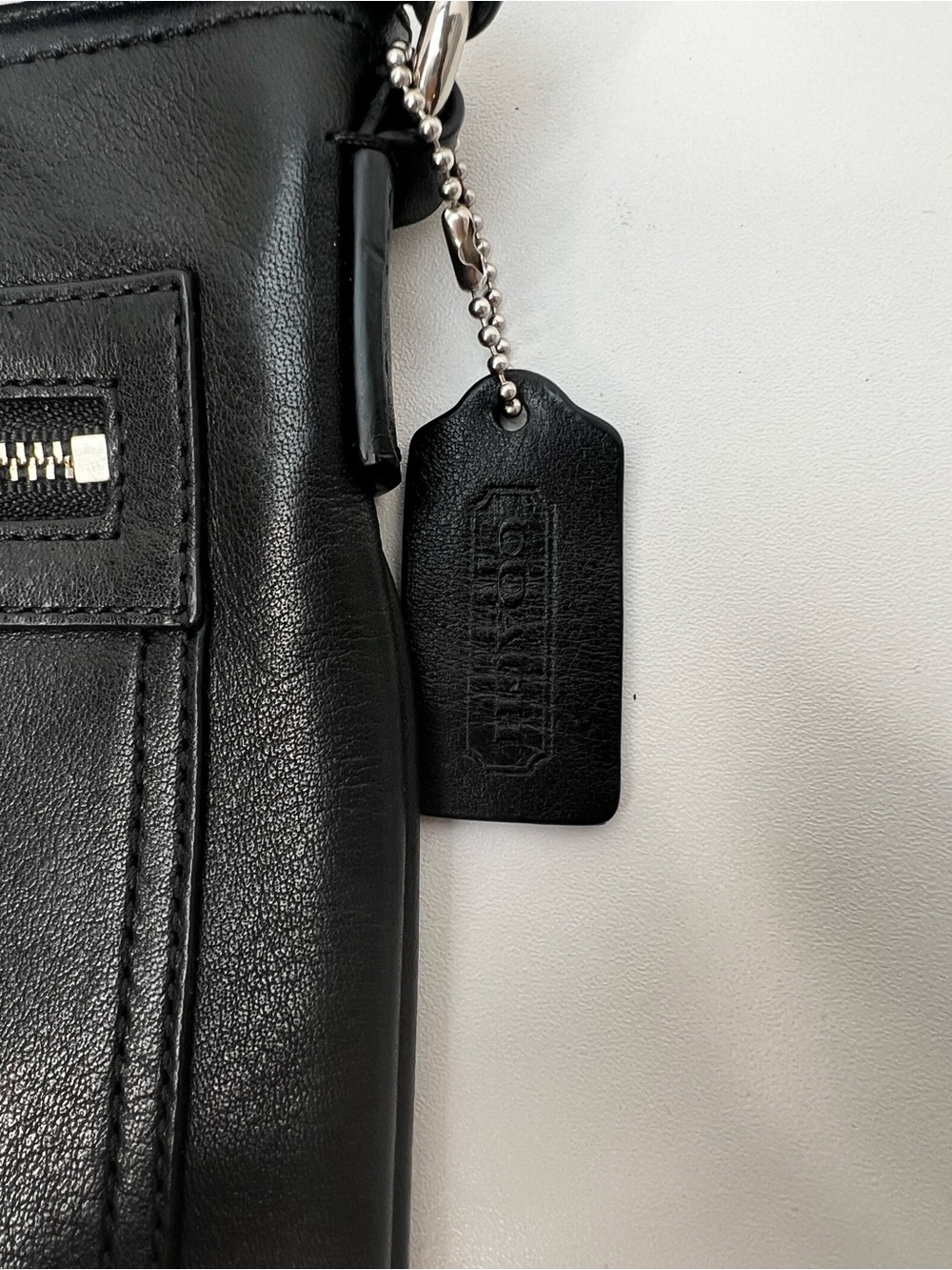 Coach Kitt Messenger Crossbody Bag Black Leather Adjustable Strap Zipper Pocket - Picture 4 of 8
